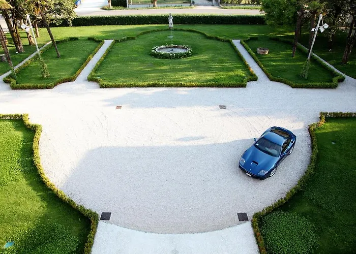 Contarini Nenzi And Hotel