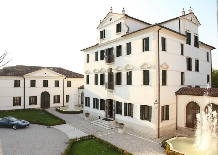 Contarini Nenzi And Hotel 4*