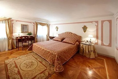 Contarini Nenzi And Hotel 4*