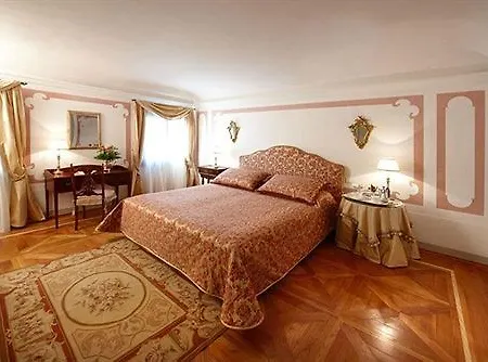 Contarini Nenzi And Hotel 4*