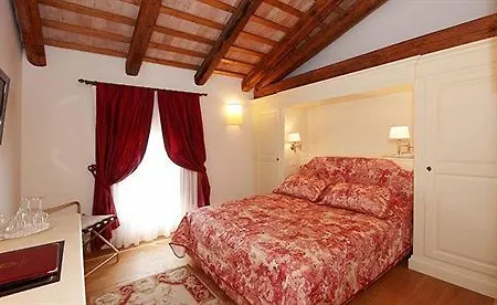 Contarini Nenzi And ホテル Dosson