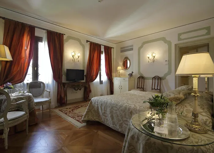 Contarini Nenzi And Отель